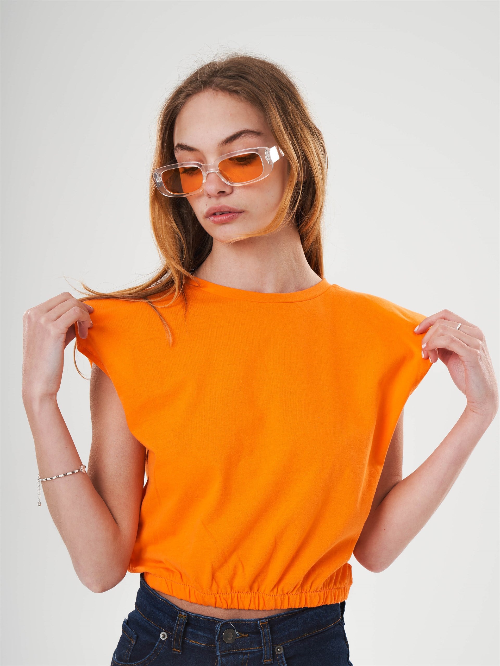 Vatkalı Kolsuz T-shirt