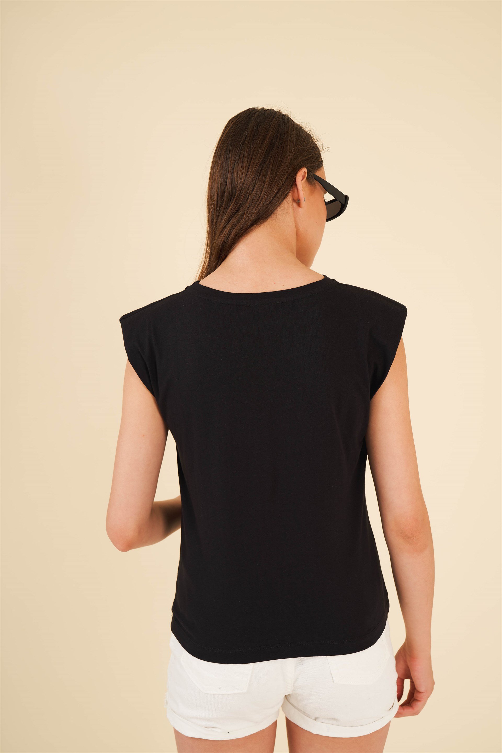 Vatkalı Kolsuz T-shirt
