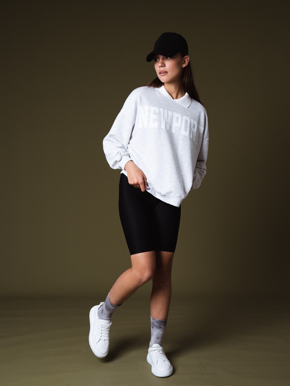 Yakalı Newport Yazı Baskılı Sweatshirt