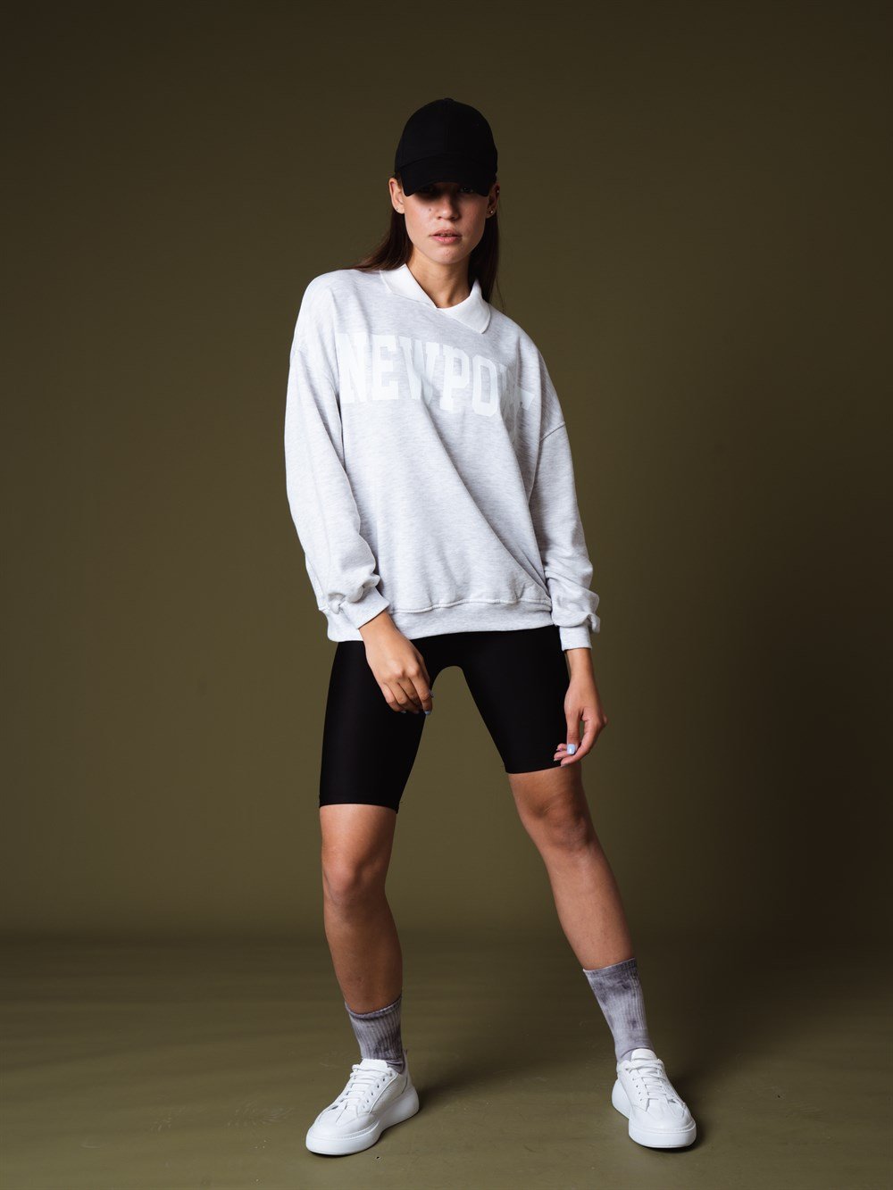 Yakalı Newport Yazı Baskılı Sweatshirt