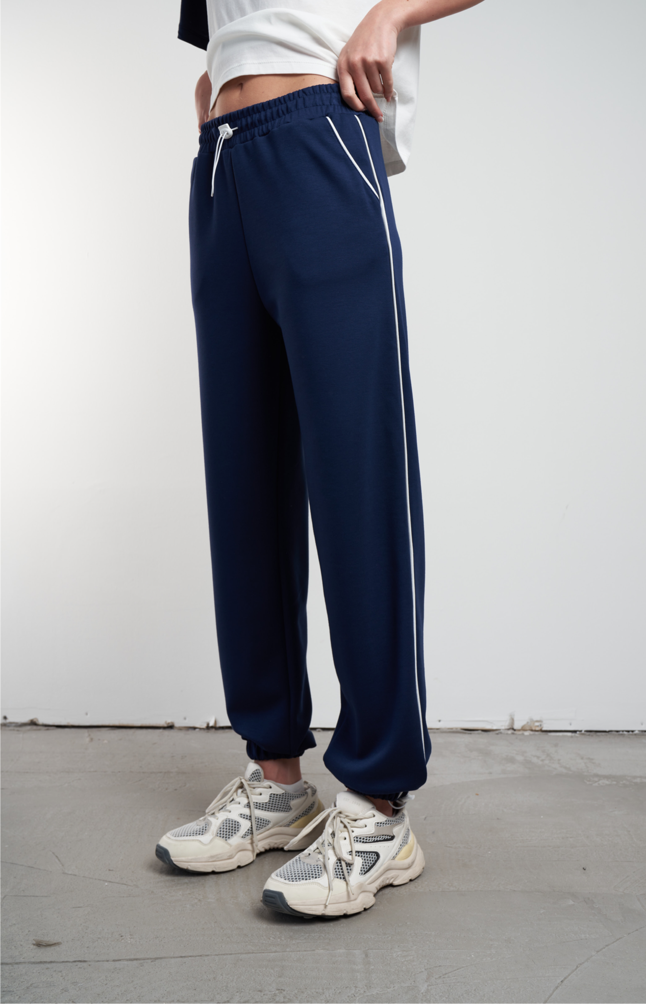 Yanlar Şerit Detaylı Eşofman Altı Lacivert