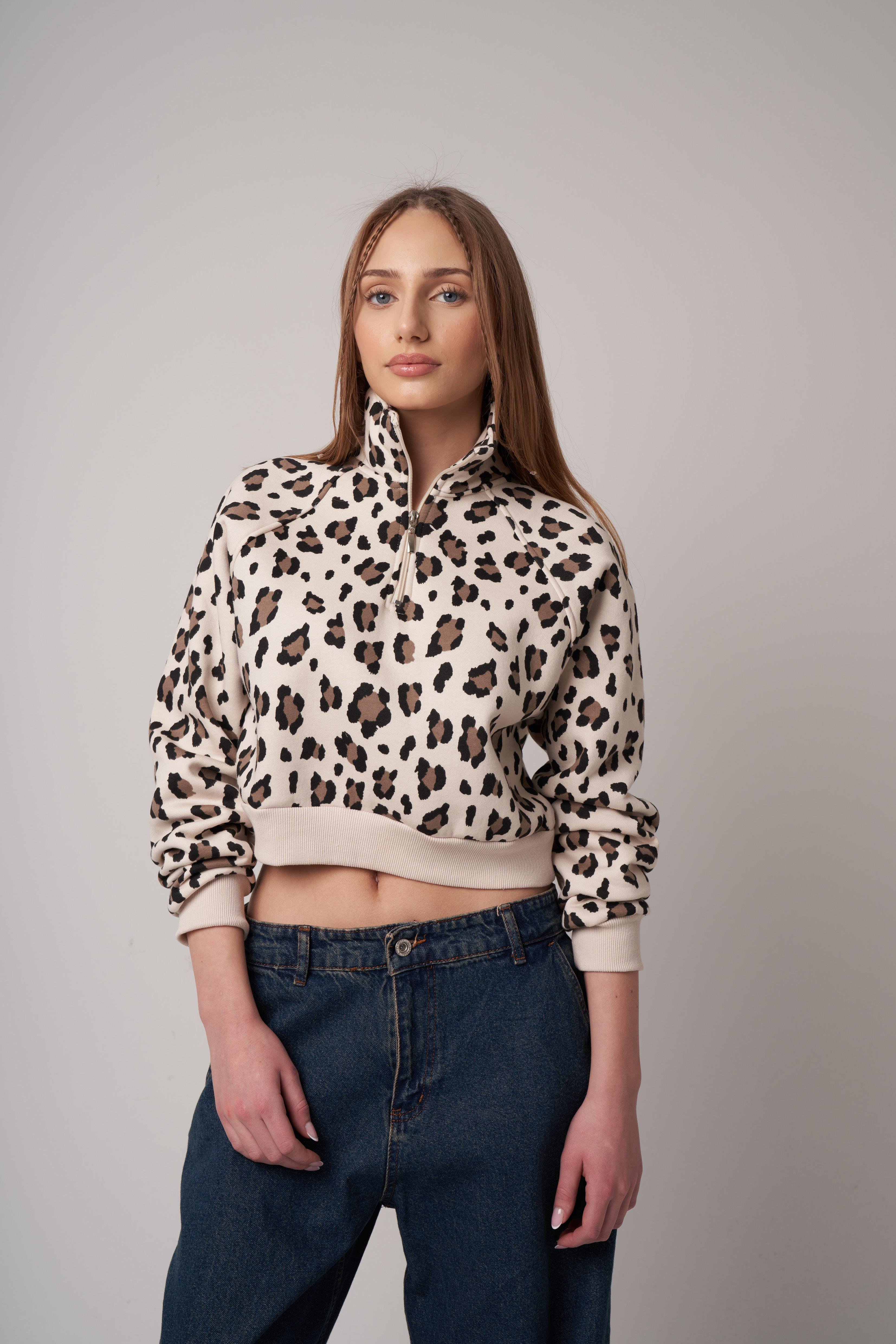 Yarım Fermuarlı Leopar Desenli Kısa Sweatshirt