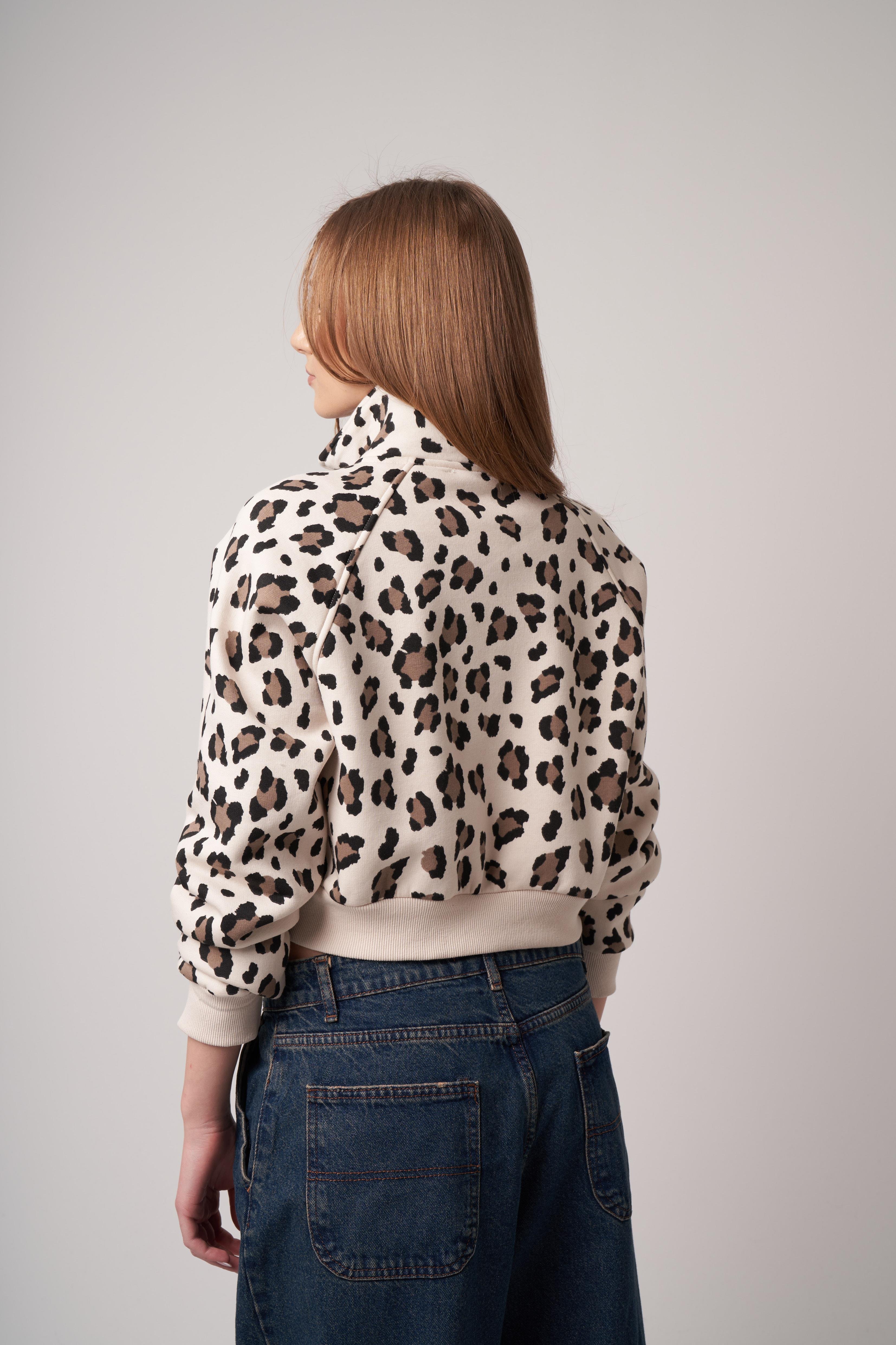 Yarım Fermuarlı Leopar Desenli Kısa Sweatshirt