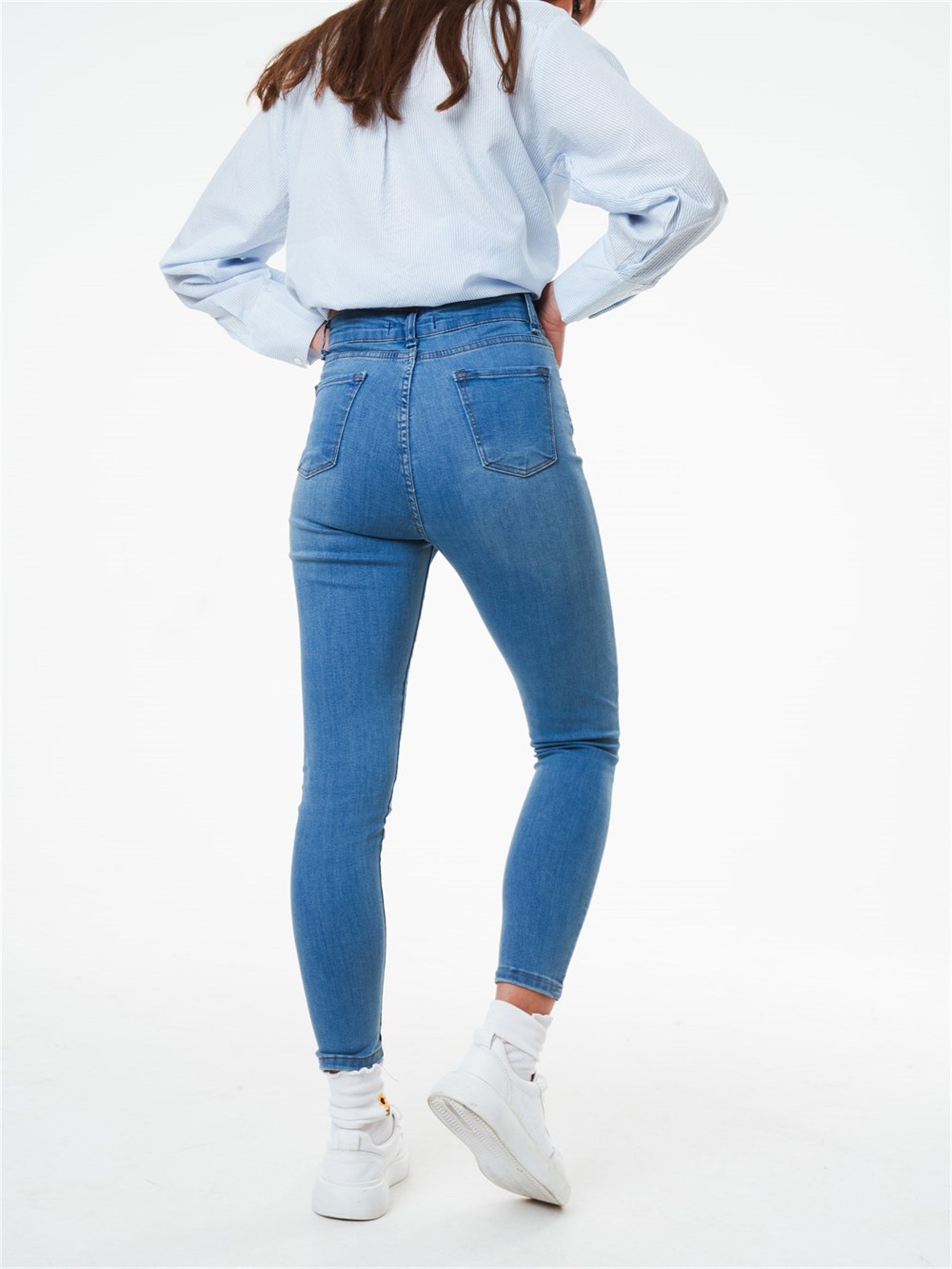 Yıpratmalı Taşlanmış Dar Paça Jean Pantolon