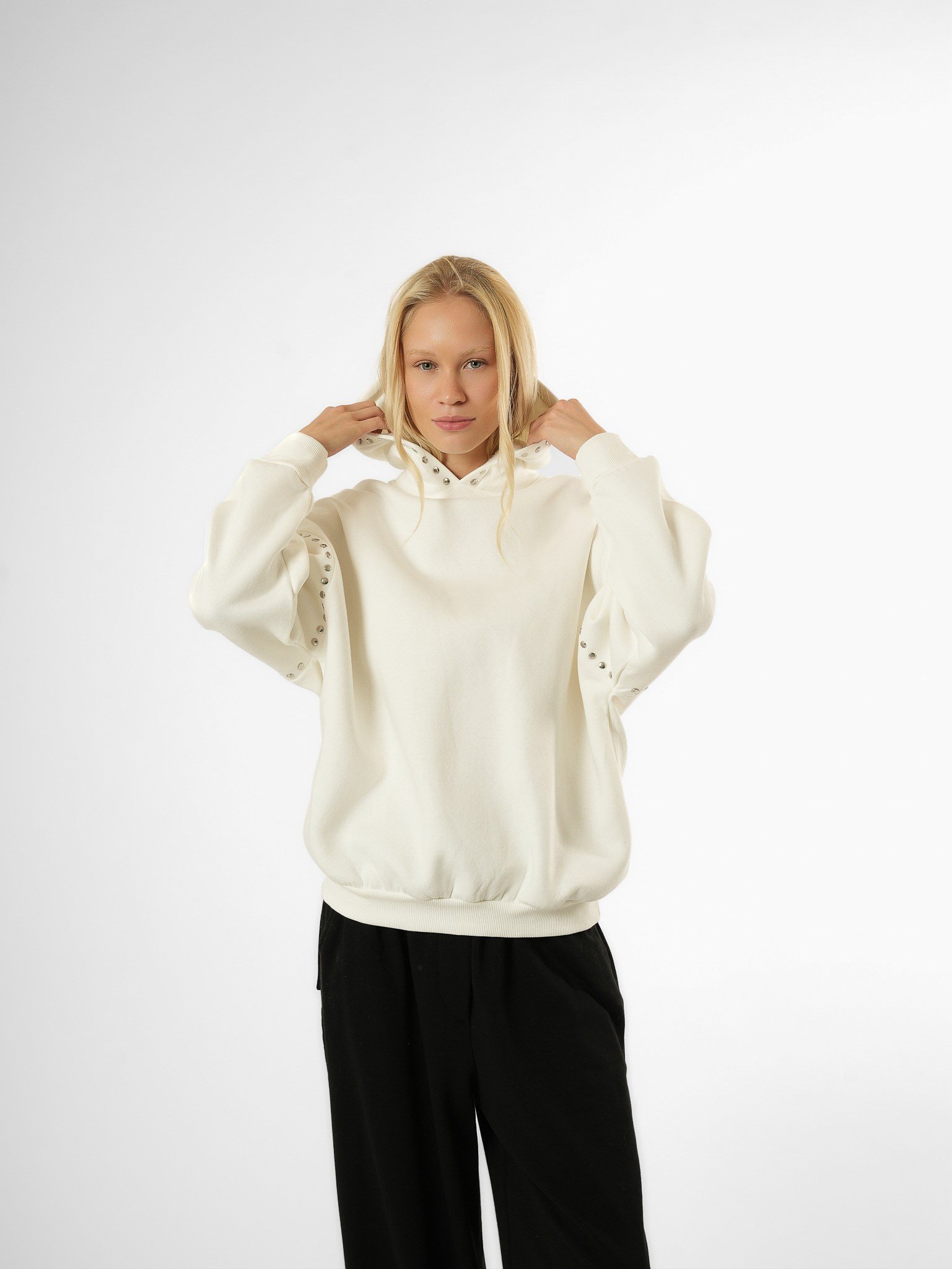 Zımba Detaylı Şardonlu Sweatshirt Ekru