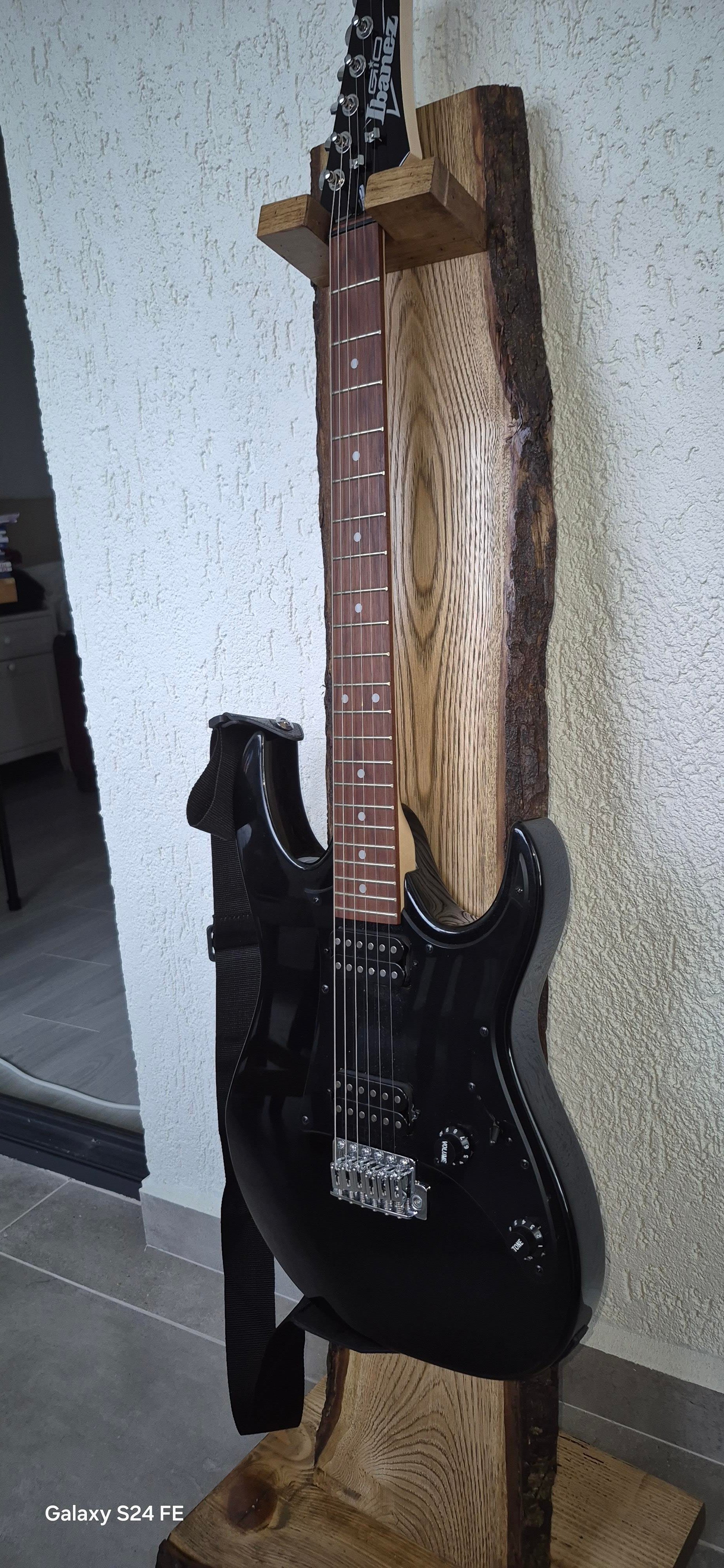 Ev Bahçe DekosayonuTena Dekor TD251225Rustik Tasarim Masif Ahsap Elektro Gitar Standi