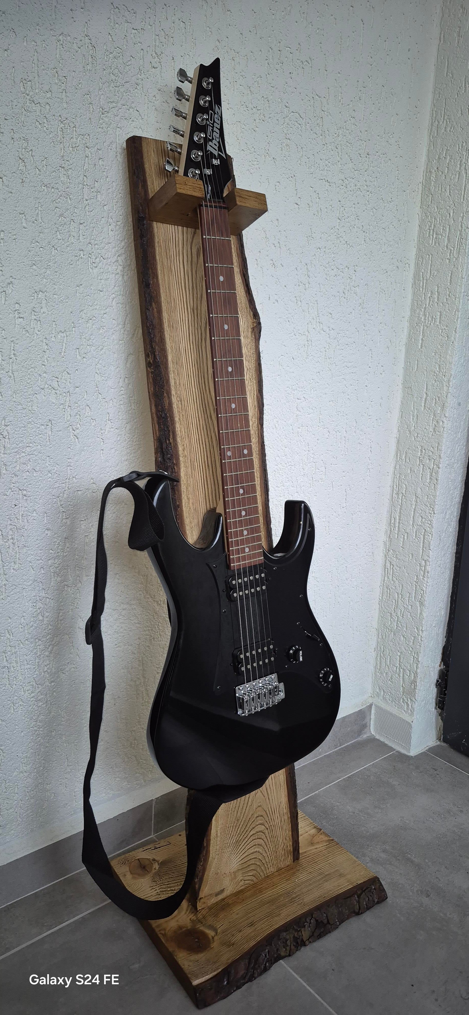 Ev Bahçe DekosayonuTena Dekor TD251225Rustik Tasarim Masif Ahsap Elektro Gitar Standi