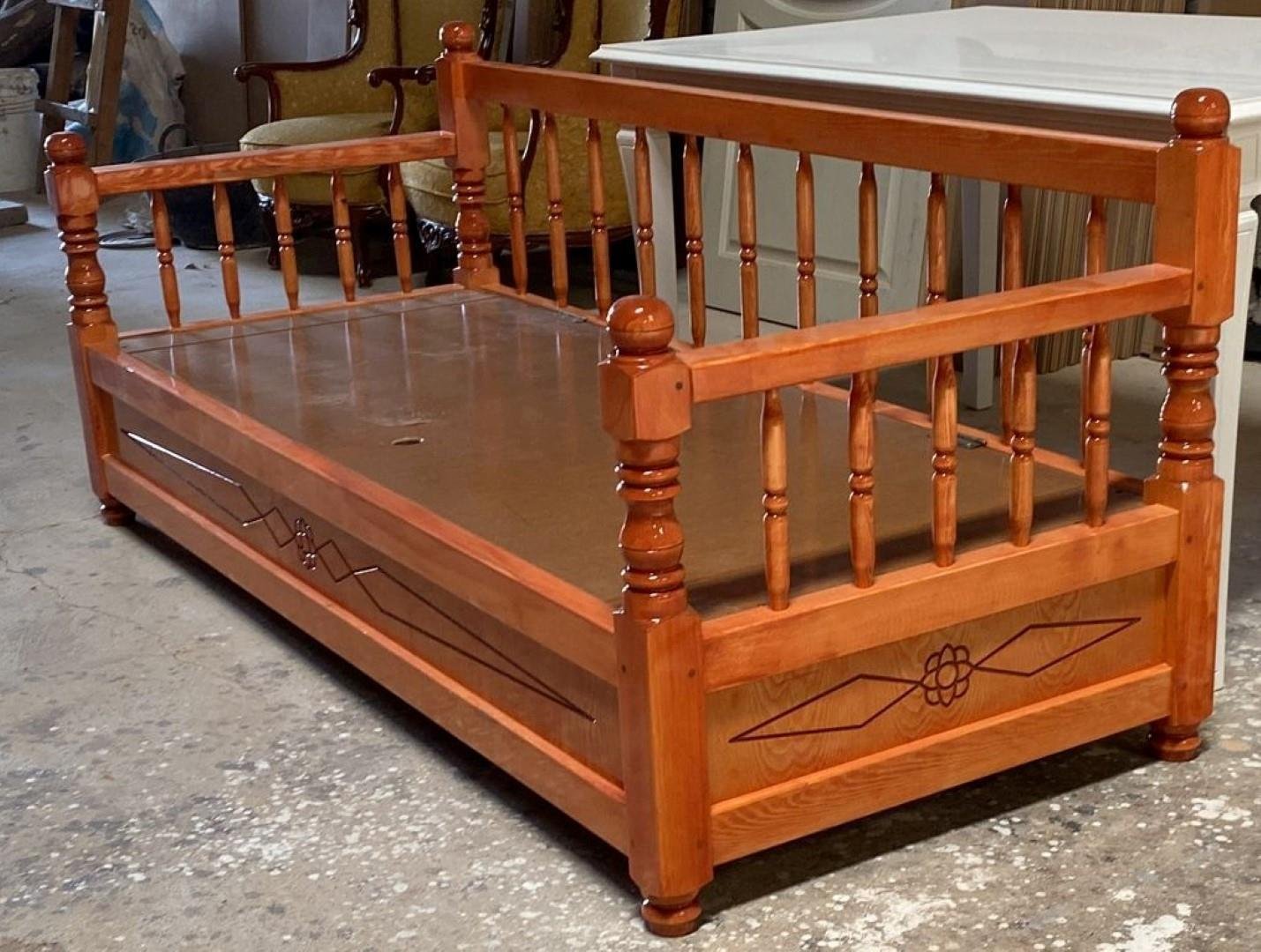 OKYANUS MODEL AHŞAP CNC İŞLEMELİ TORNALI SEDİR
