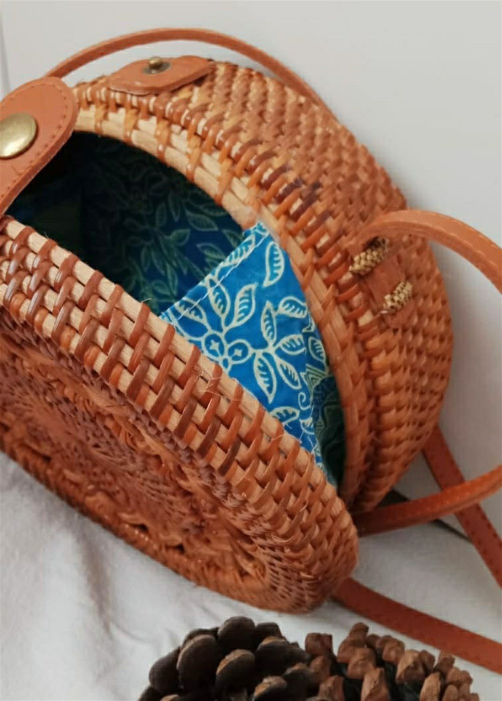 RATTAN YUVARLAK HASIR ÖRGÜLÜ OTANTİK OMUZ ÇANTASI