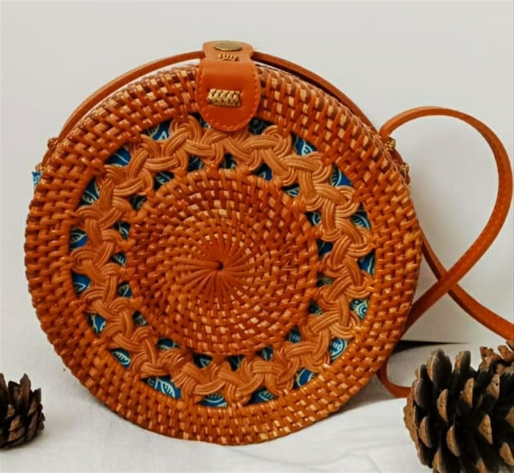 RATTAN YUVARLAK HASIR ÖRGÜLÜ OTANTİK OMUZ ÇANTASI