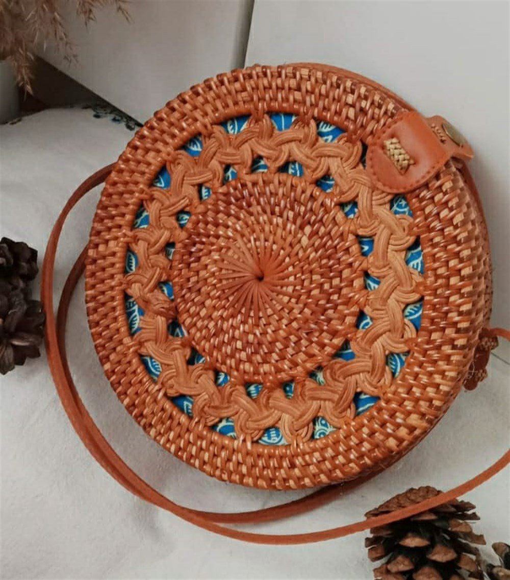 RATTAN YUVARLAK HASIR ÖRGÜLÜ OTANTİK OMUZ ÇANTASI