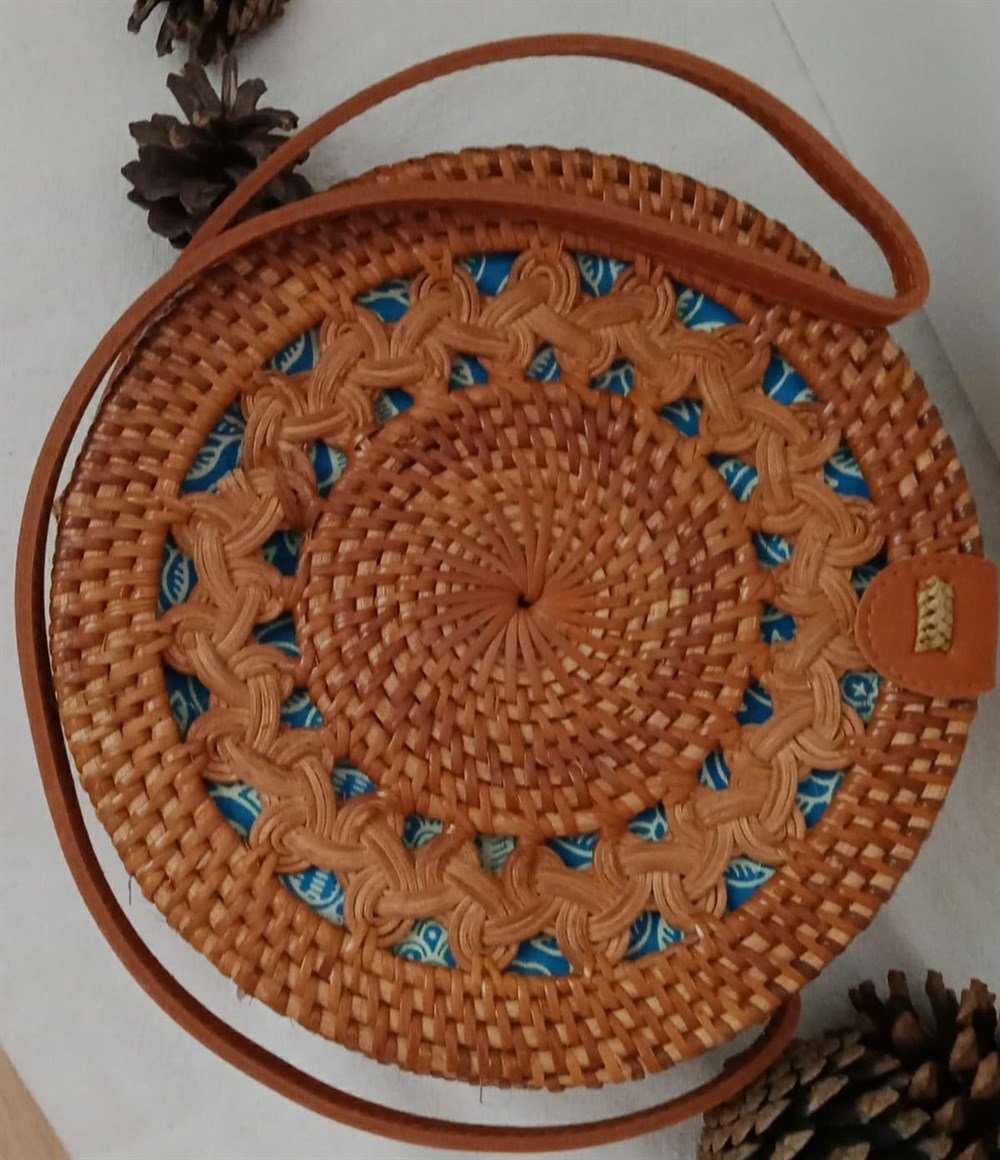 RATTAN YUVARLAK HASIR ÖRGÜLÜ OTANTİK OMUZ ÇANTASI