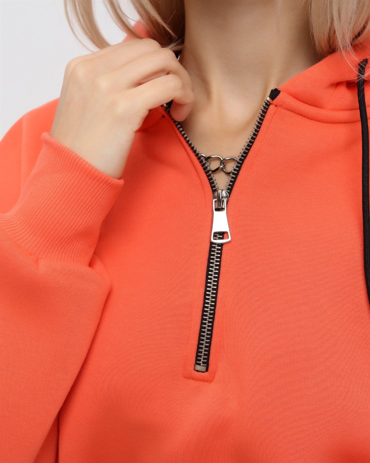 Yarım Fermuarlı Kapüşonlu Crop Sweatshirt 5502T