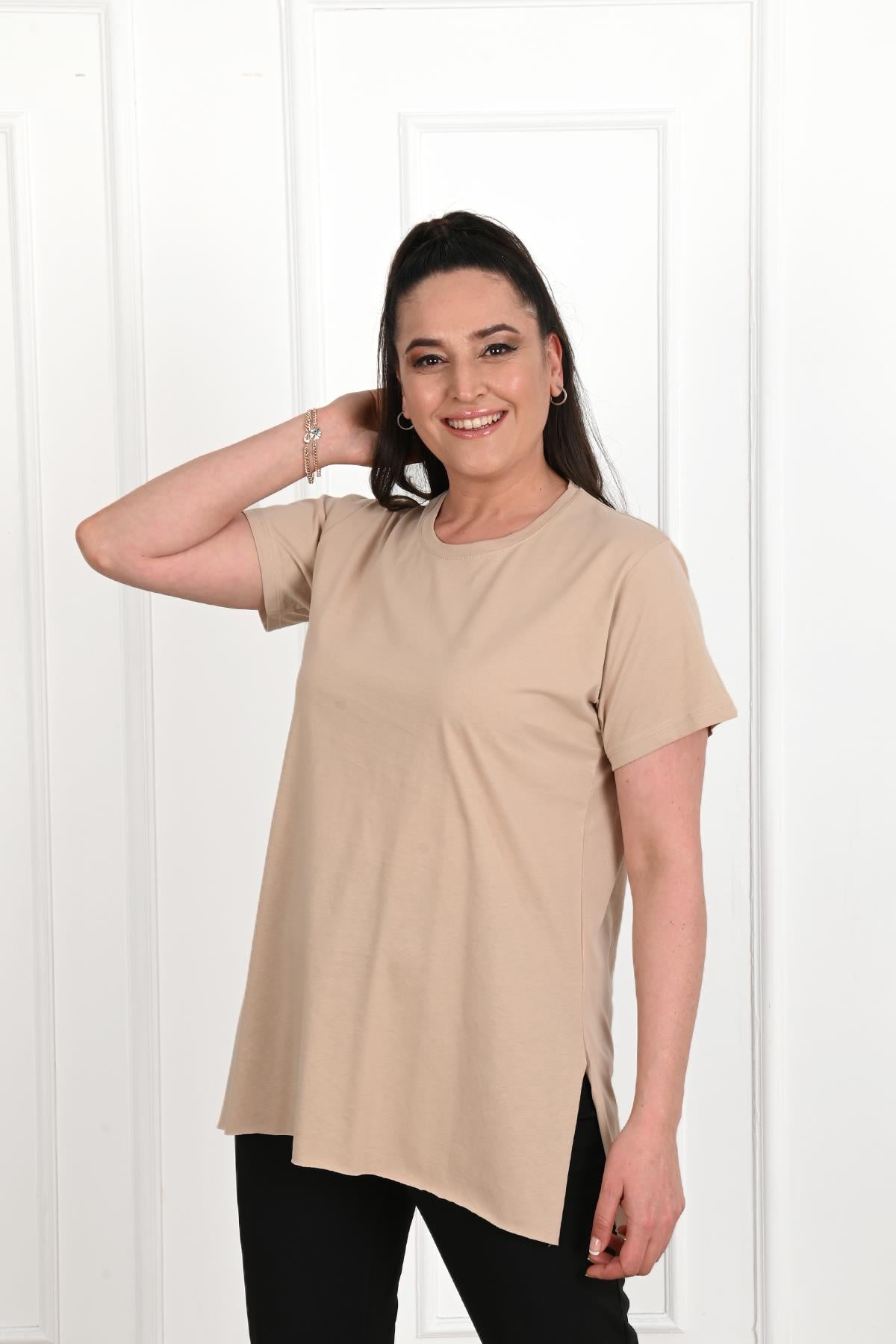 Kadın Bisiklet Yaka Yırtmaç Detaylı Büyük Beden Tshirt 9633-22