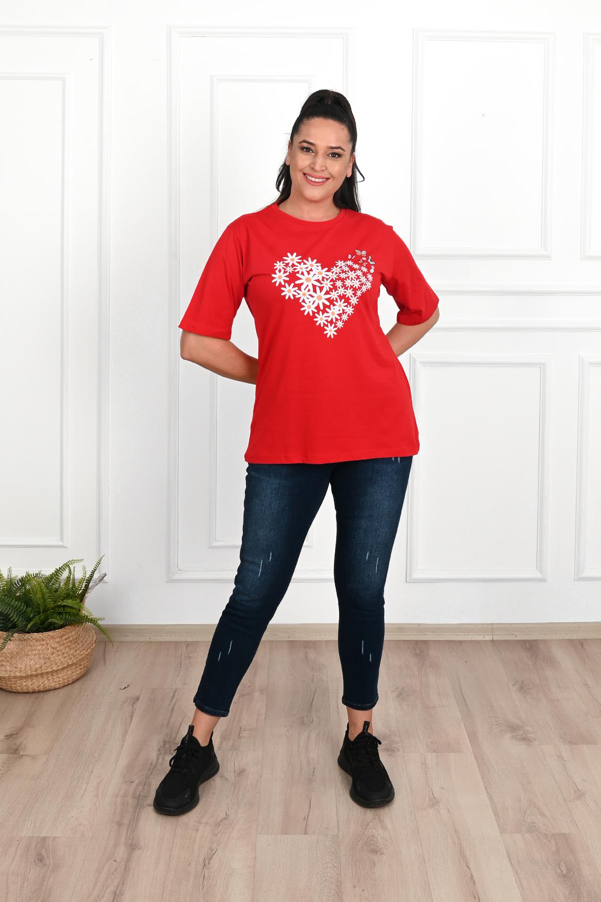 Kadın Büyük Beden Kalp şeklinde Papatya Baskılı T-Shirt 1575-23
