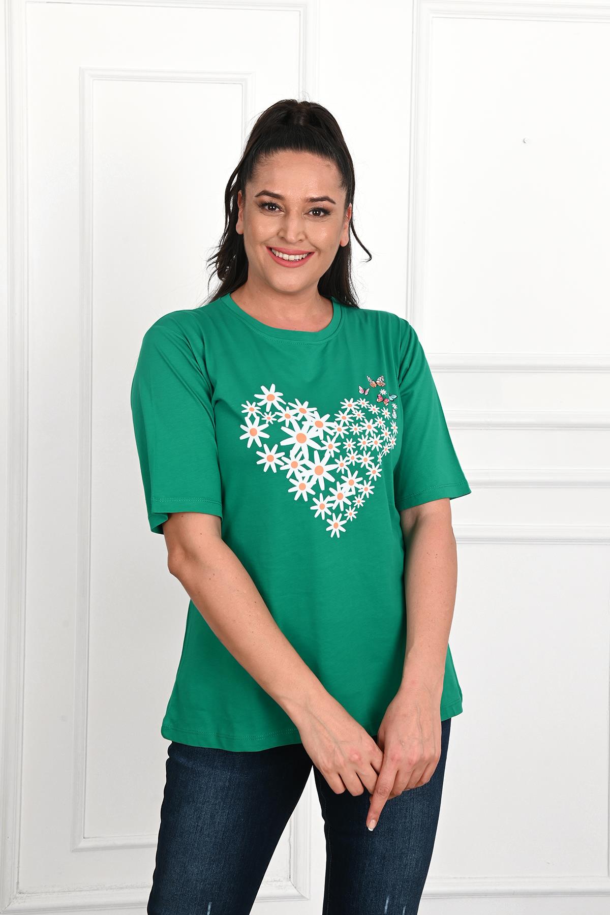 Kadın Büyük Beden Kalp şeklinde Papatya Baskılı T-Shirt 1575-23