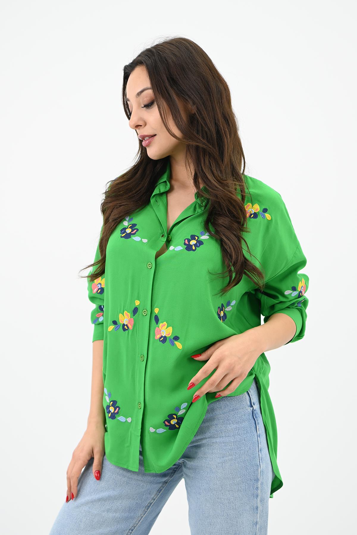 Kadın Nakış İşlemeli Oversize Gömlek 1735-24