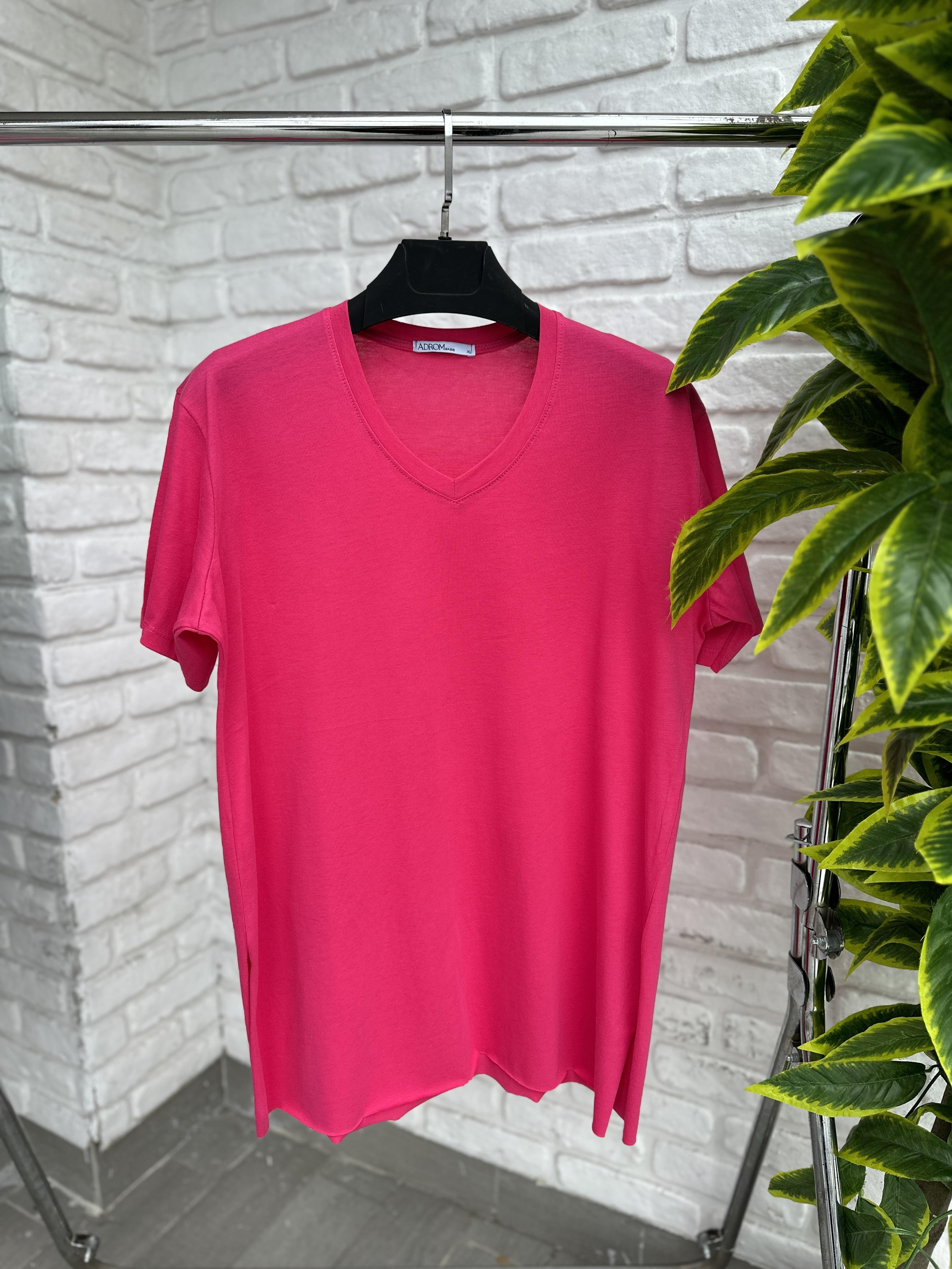 Kadın V Yaka Yırtmaçlı Büyük Beden T-shirt 1199-22