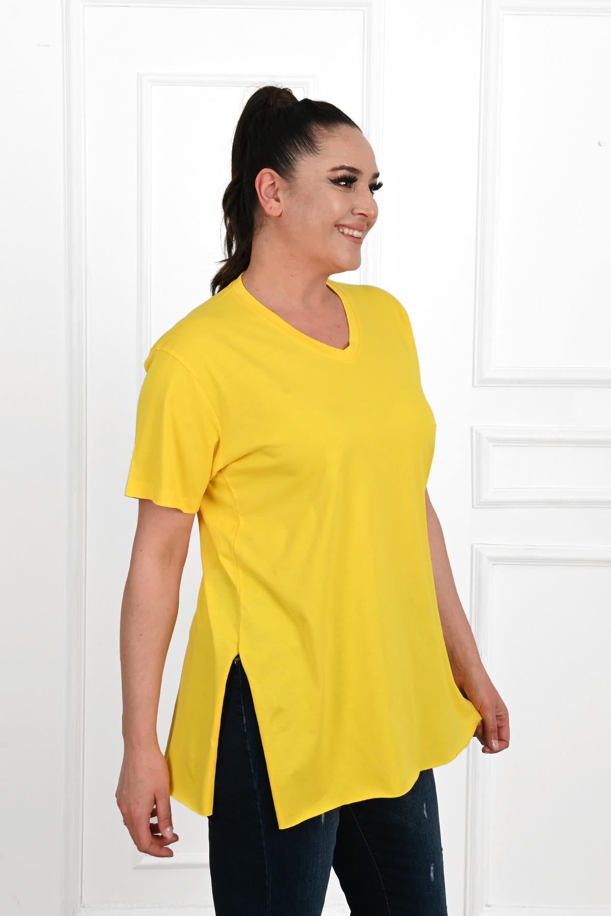 Kadın V Yaka Yırtmaçlı Büyük Beden T-shirt 1199-22