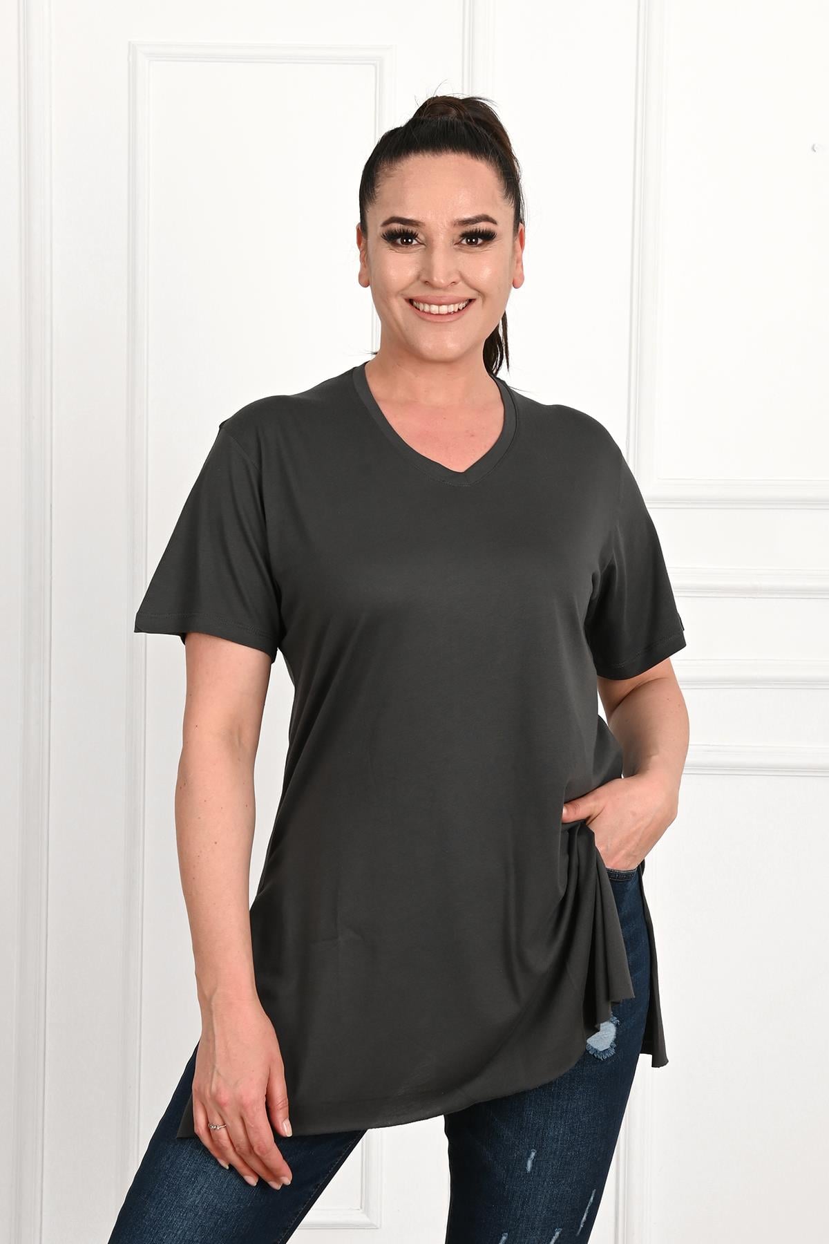 Kadın V Yaka Yırtmaçlı Büyük Beden T-shirt 1199-22