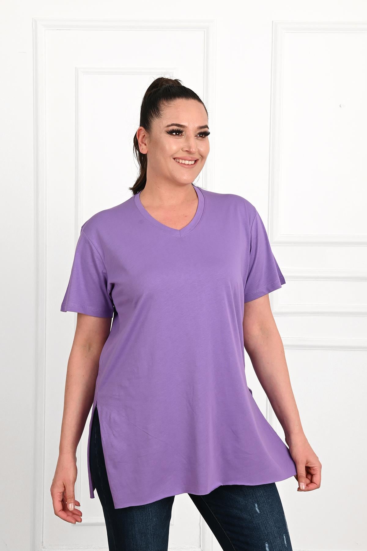 Kadın V Yaka Yırtmaçlı Büyük Beden T-shirt 1199-22