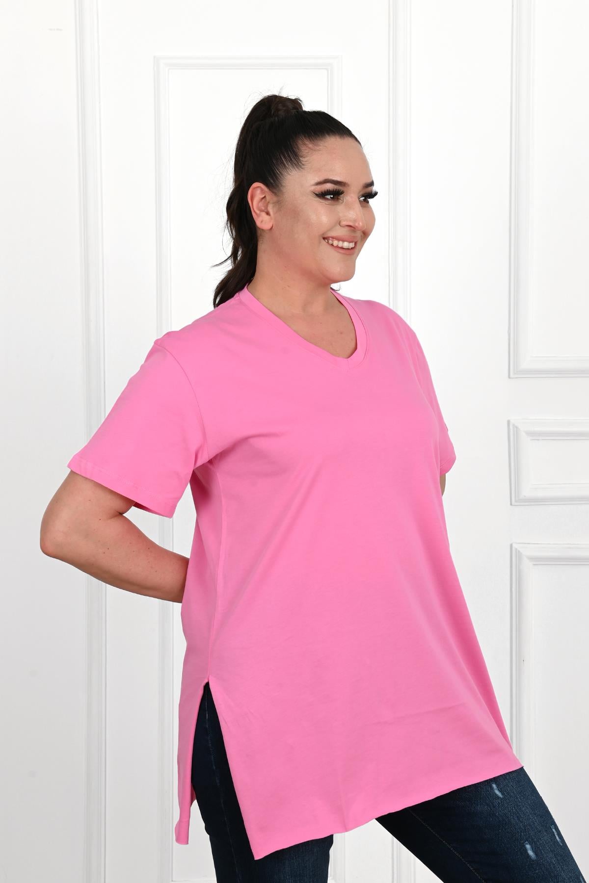 Kadın V Yaka Yırtmaçlı Büyük Beden T-shirt 1199-22