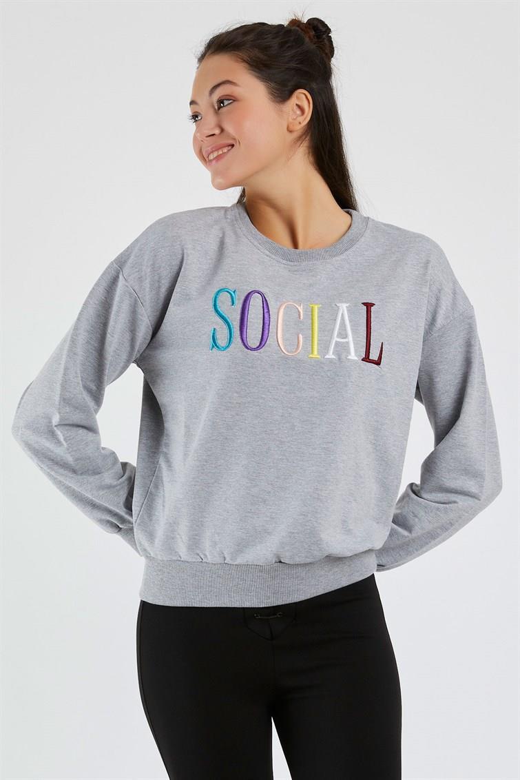 Renkli Social Nakışlı Uzun Kollu Sweat 9099-2