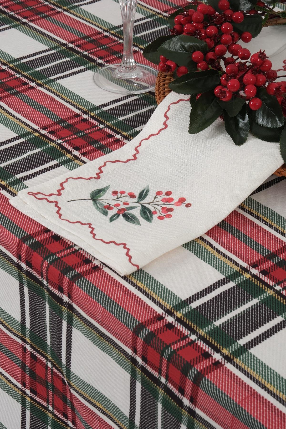 Ekose Desenli Yeşil / Kırmızı Masa Örtüsü