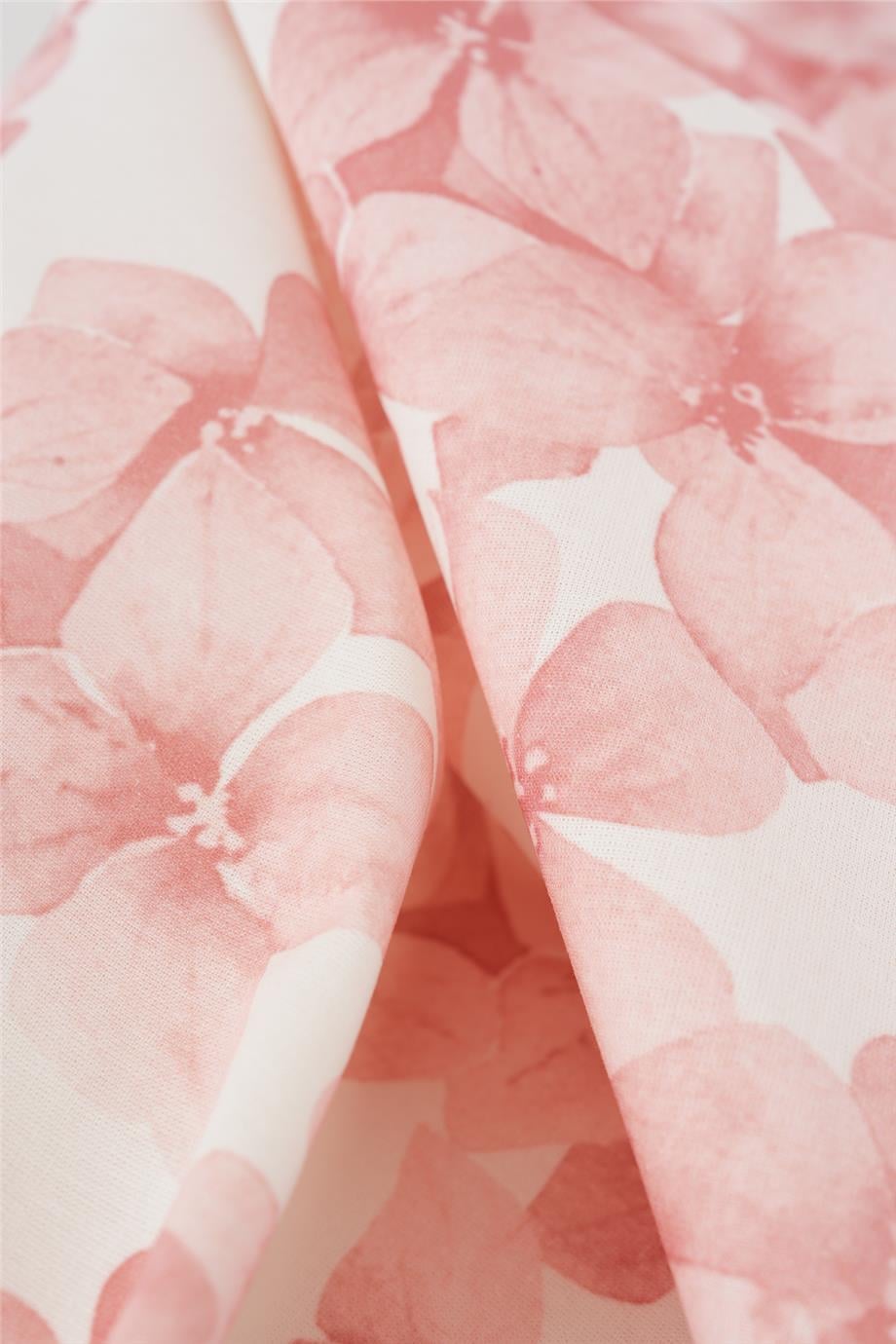 Multi Flower Ortanca Detaylı Pembe Masa Örtüsü