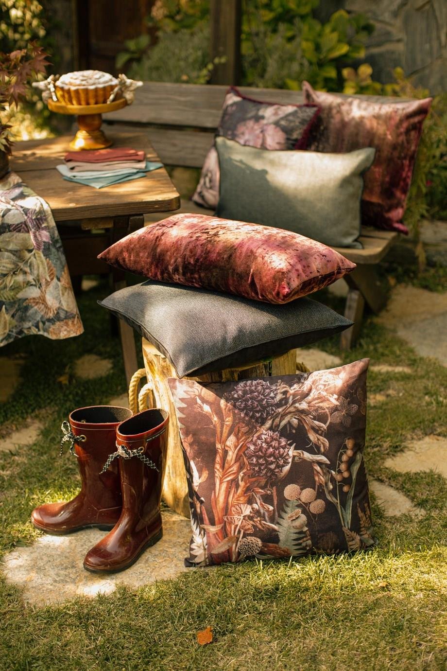 Vanelli Home Bordo Batik Boyalı Kadife Dikdörtgen Kırlent Kılıfı