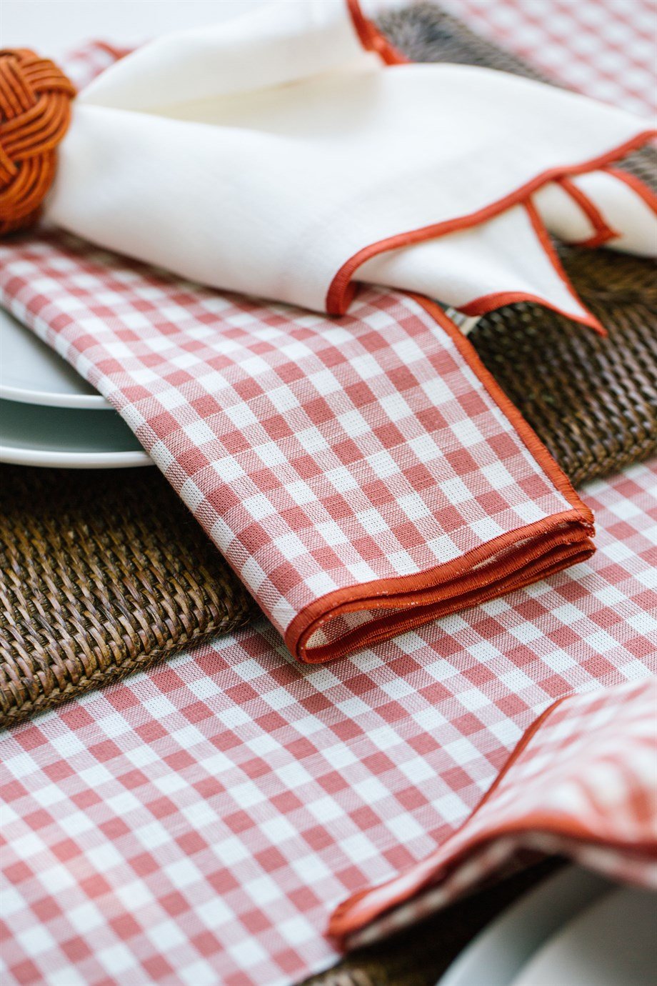 Vanelli Home Kırmızı Pötikareli 150x250 cm Dikdörtgen Masa Örtüsü CVICA1C23JL92271001-0001