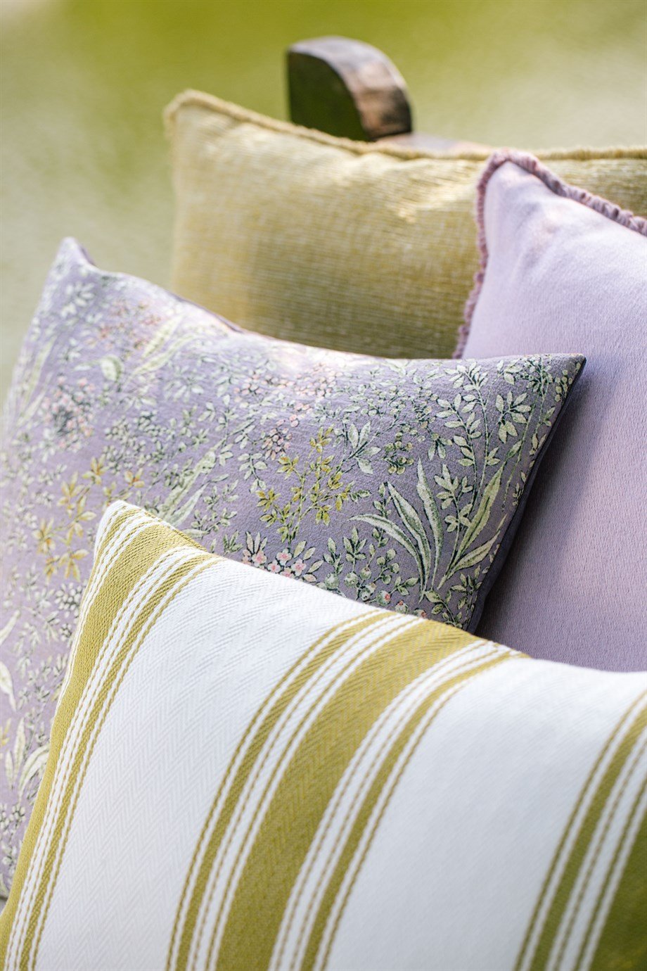 Vanelli Home Küçük Lila Çiçek Motif Baskılı Kare Kırlent Kılıfı CVICM1C31DM15011ET-0003