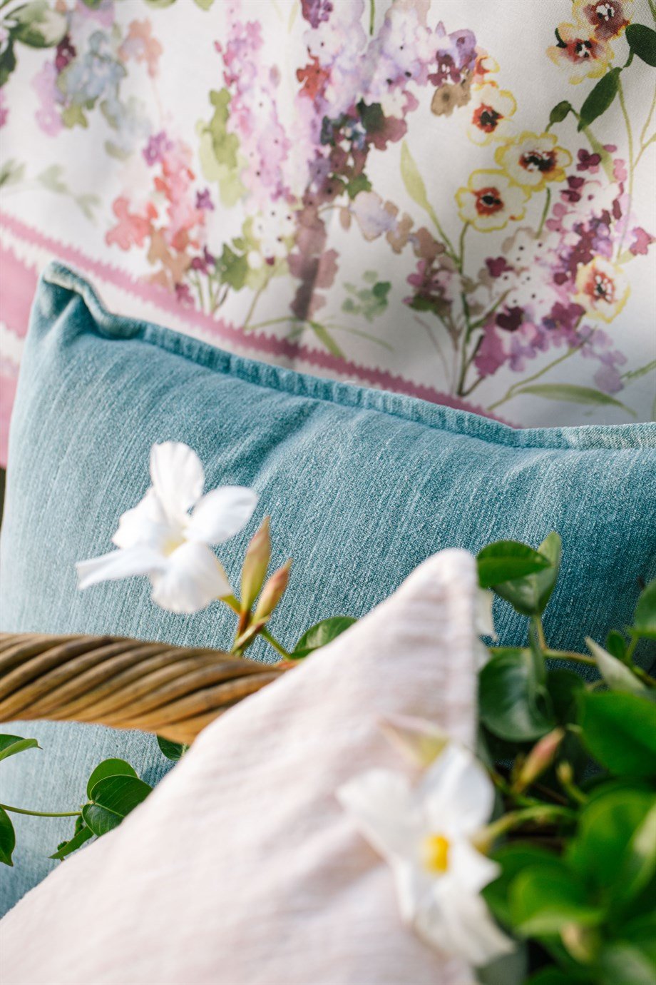 Vanelli Home Lila Küçük Çiçek Desenli Polyester Masa Örtüsü