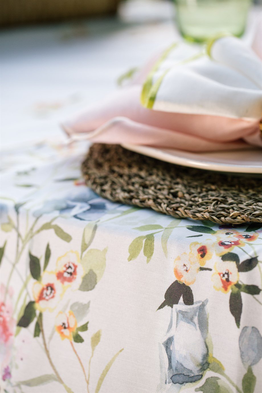 Vanelli Home Lila Küçük Çiçek Desenli Polyester Masa Örtüsü