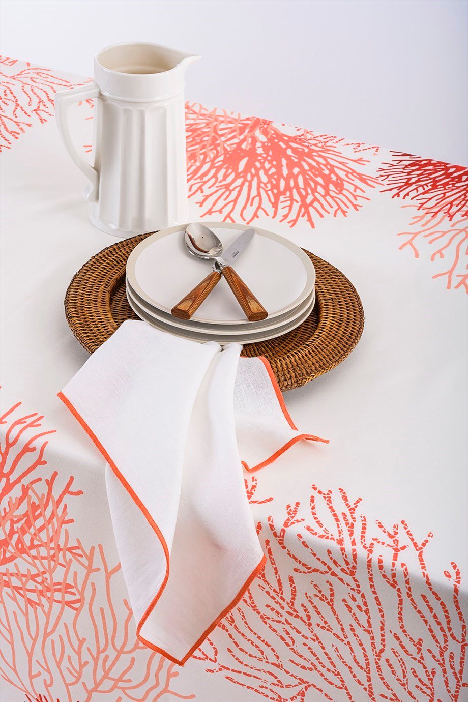 Vanelli Home Mercan Renk Ve Desenli Polyester Leke Tutmaz Masa Örtüsü