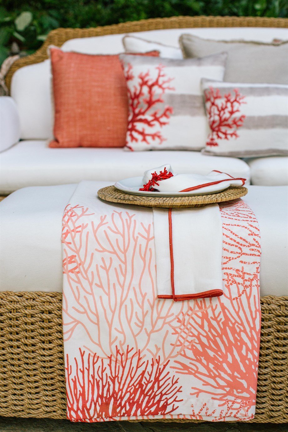 Vanelli Home Mercan Renk Ve Desenli Polyester Leke Tutmaz Masa Örtüsü CVICA1C07DJ4141001-0002