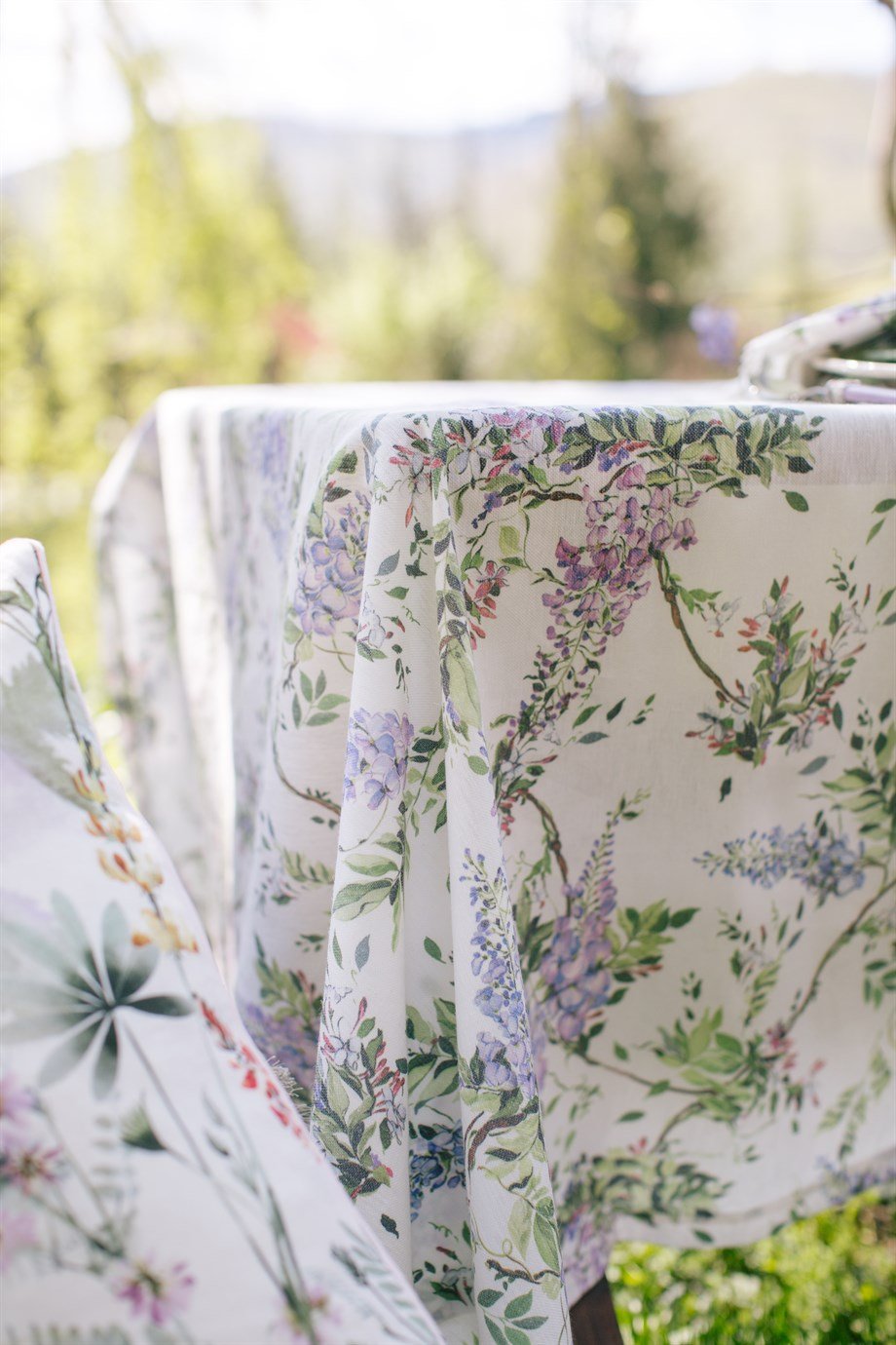Vanelli Home Mor Salkım Desenli 150X250 Ketenli Dikdörtgen Masa Örtüsü ve 4 Lü Peçete Seti Kombini