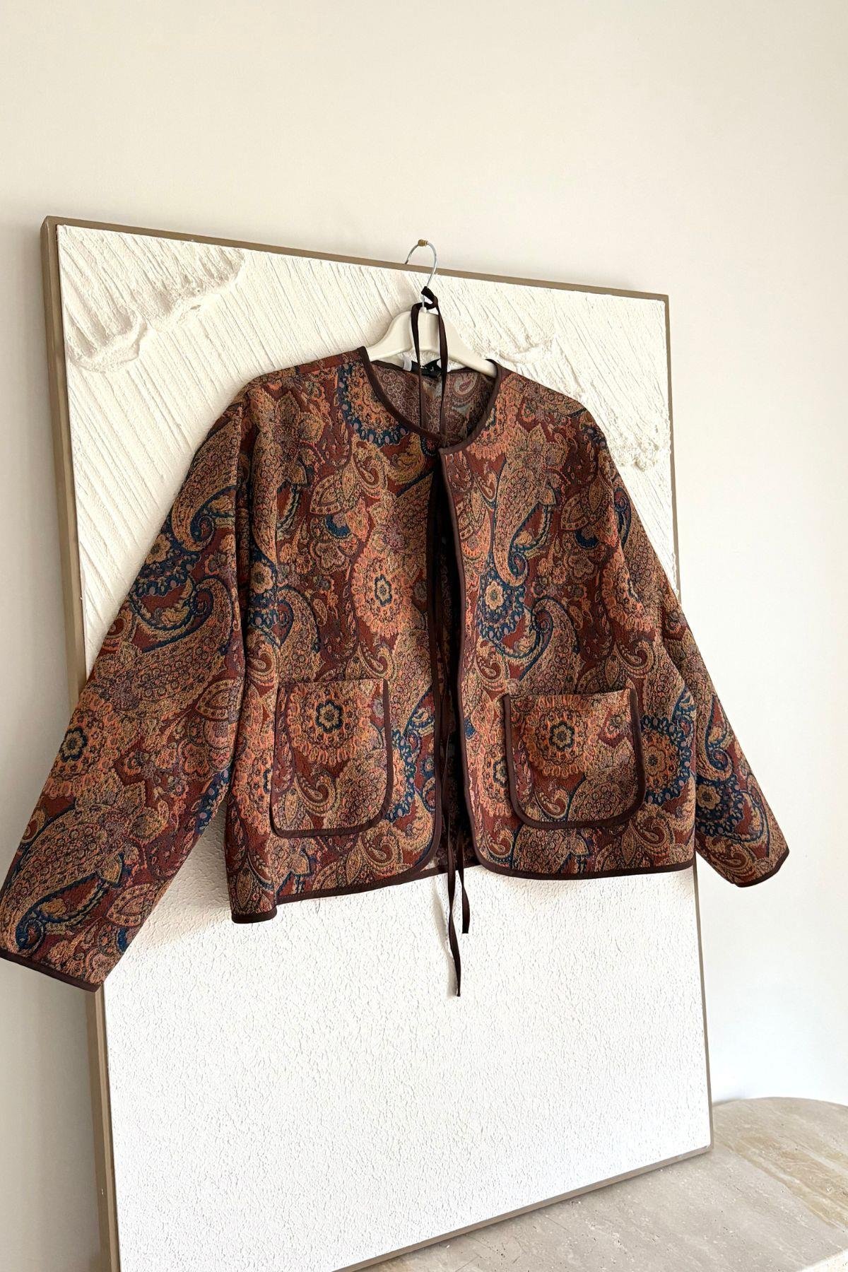 ACI KAHVE ETNİK DESENLİ KUŞAKLI  CEKET