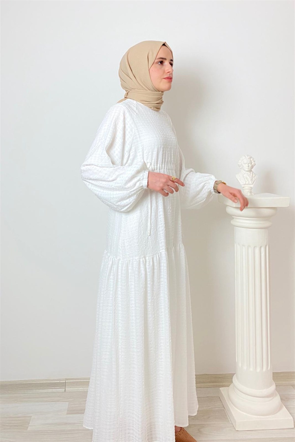 BEYAZ DOKULU ELBİSE