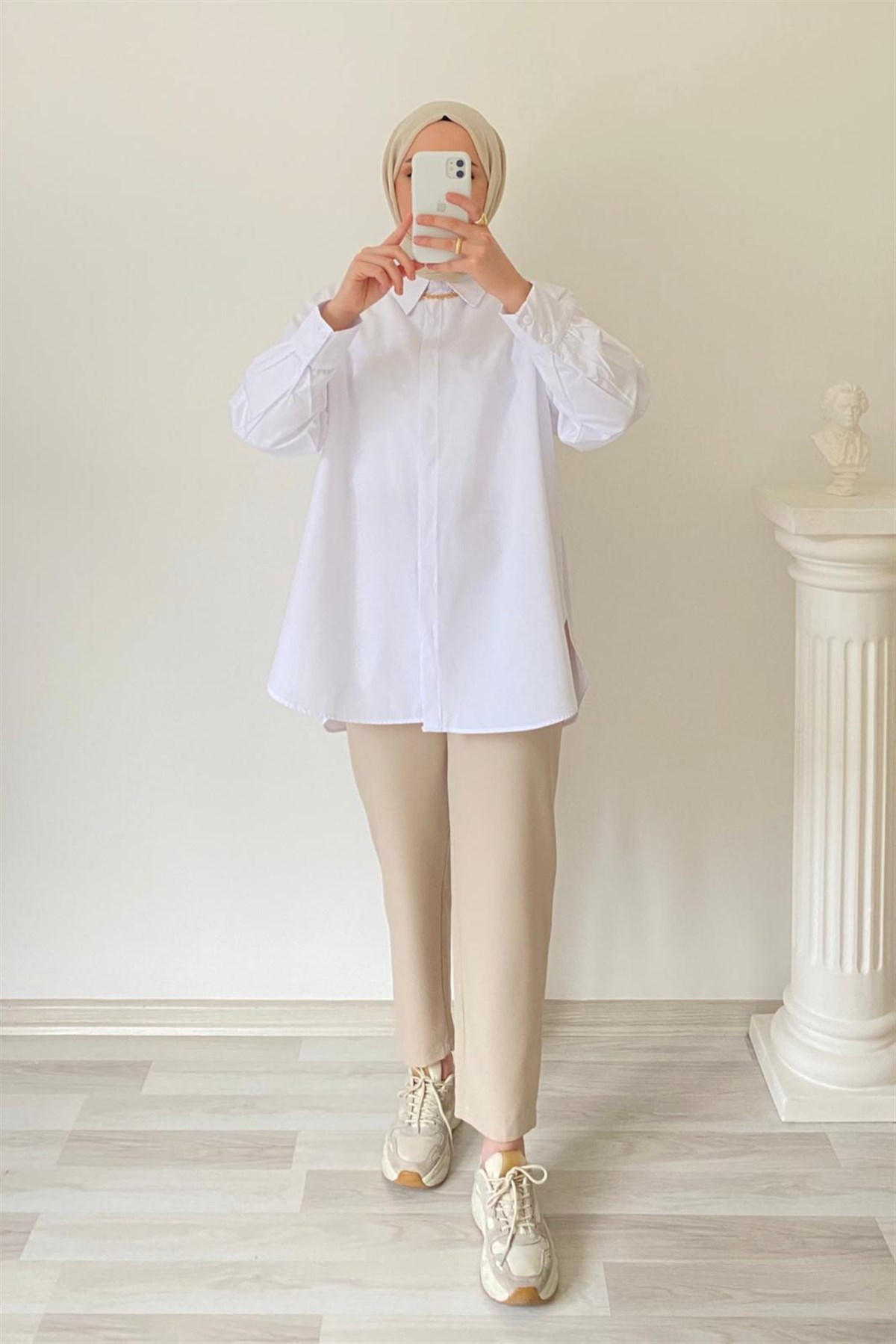 BEYAZ GİZLİ DÜĞMELİ BASİC GÖMLEK