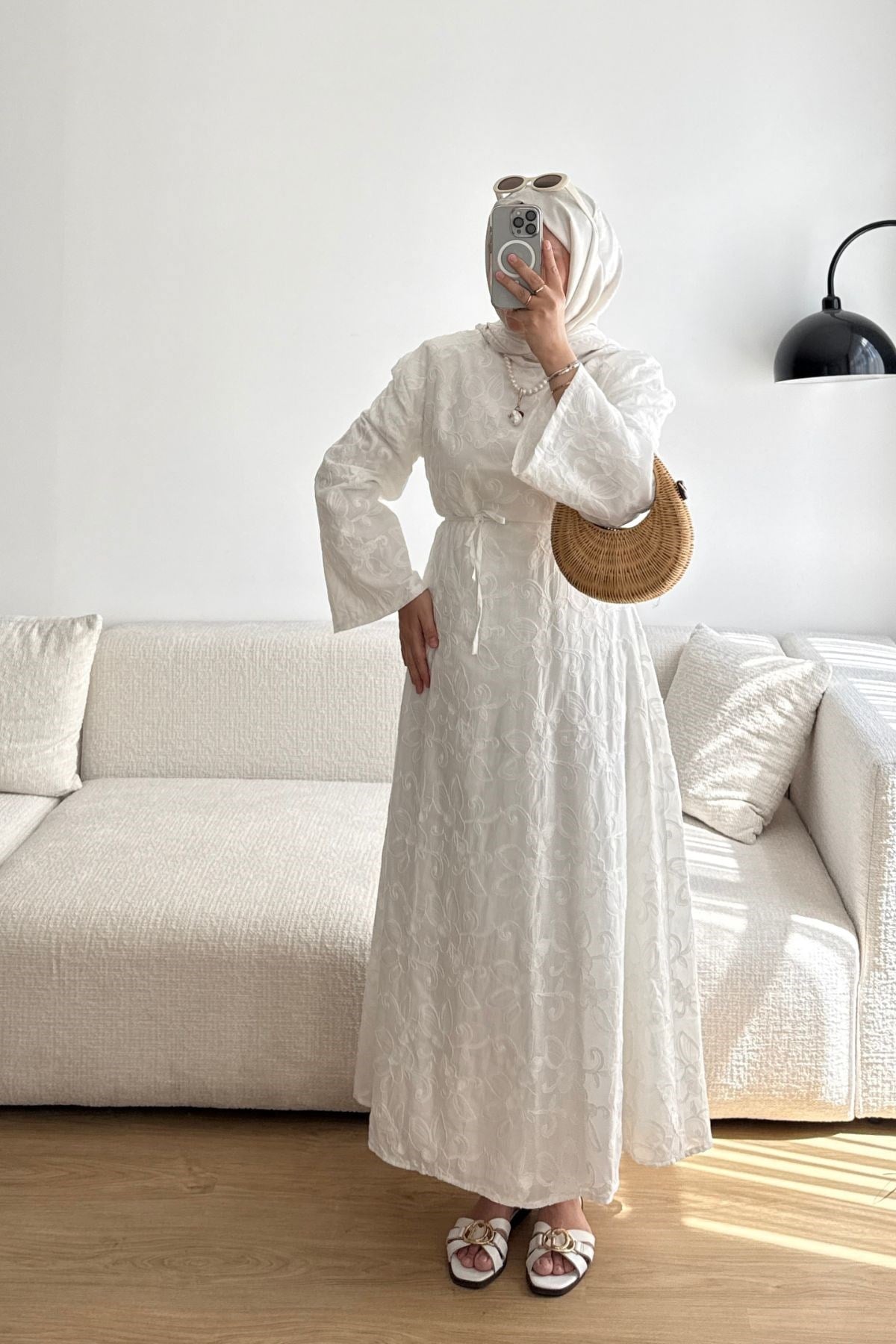 BEYAZ YONCA DESEN DİKİŞLİ ELBİSE