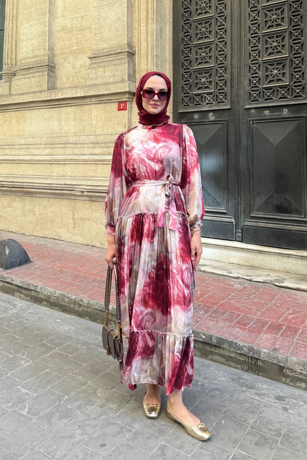 BORDO BEJ DESENLİ SATEN ELBİSE 