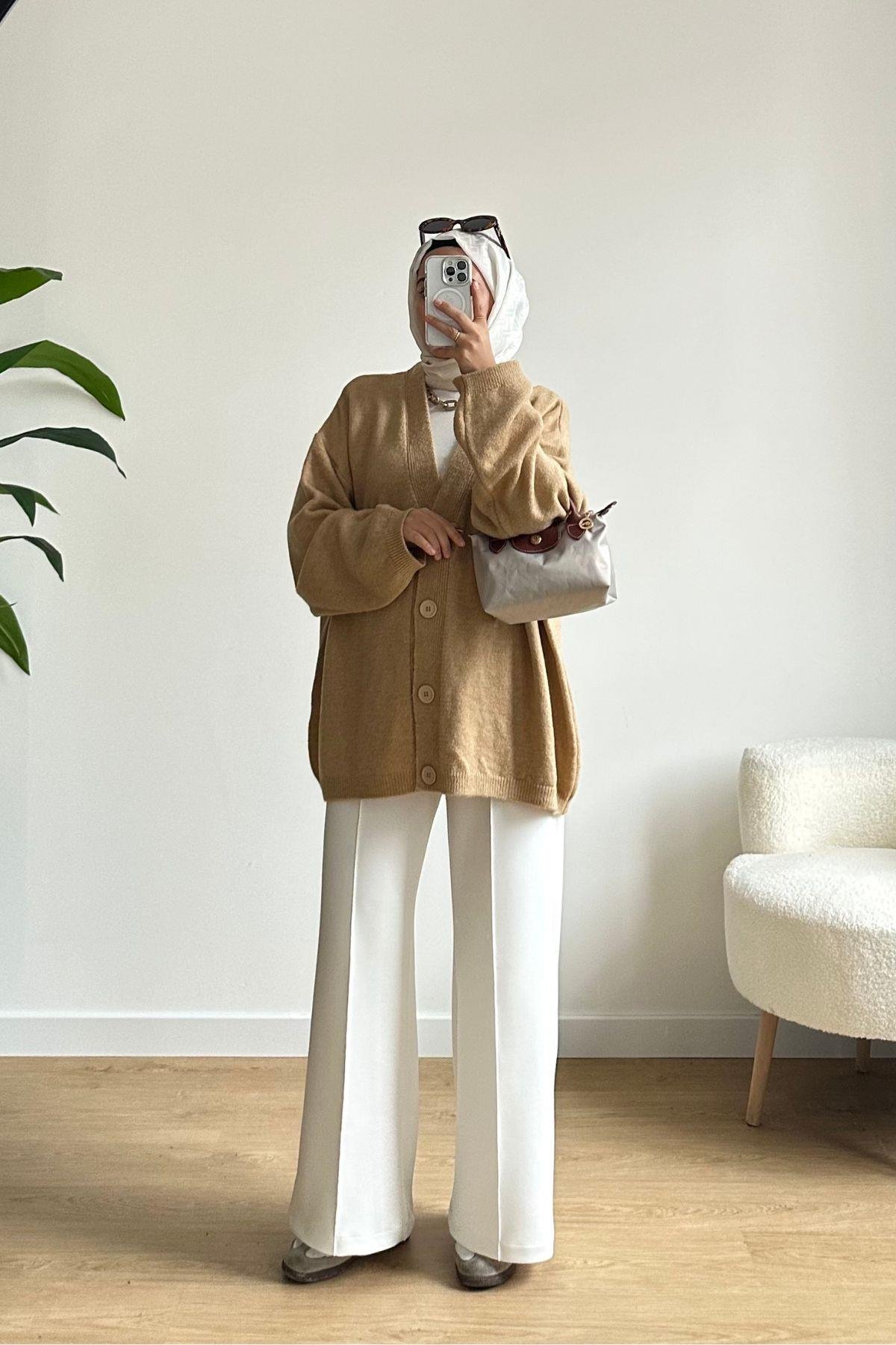 CAMEL ÖNÜ DÜĞMELİ TRİKO HIRKA