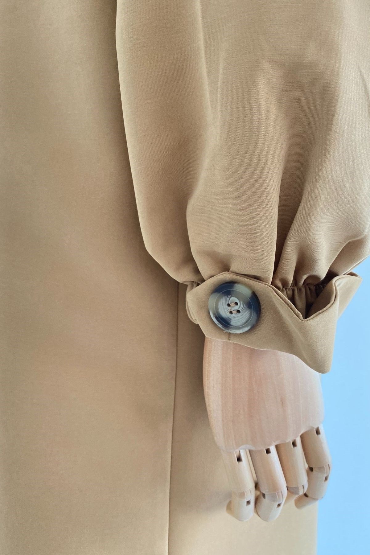 CAMEL RÜZGARLIK DETAYLI TRENÇKOT