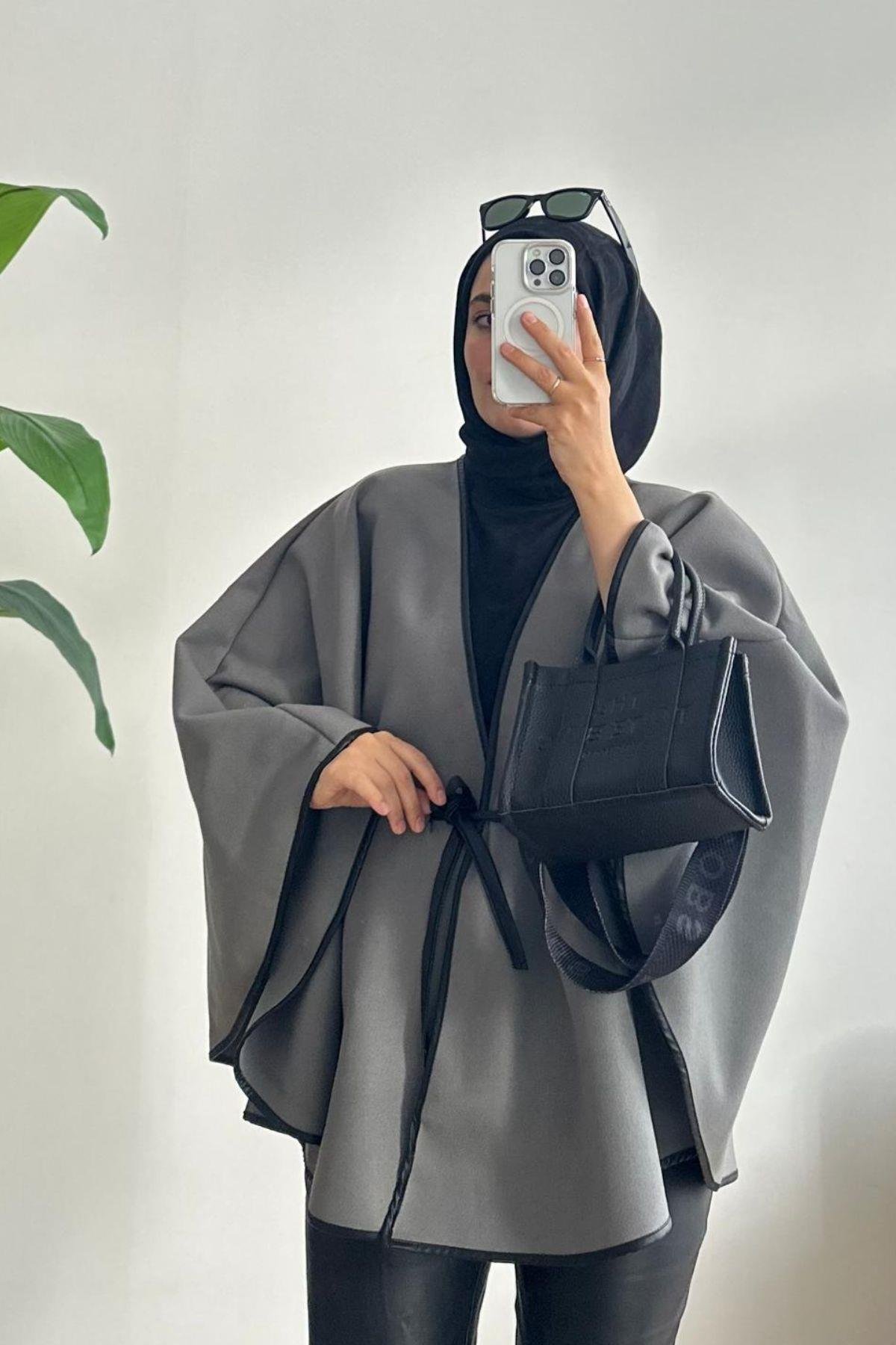 GRİ DERİ BİYE DETAYLI İNCE KEÇE KİMONO KABAN