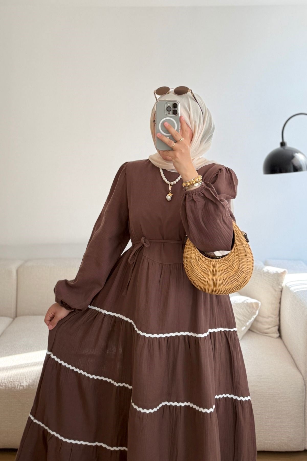 KAHVE ETEĞİ BİYELİ ELBİSE