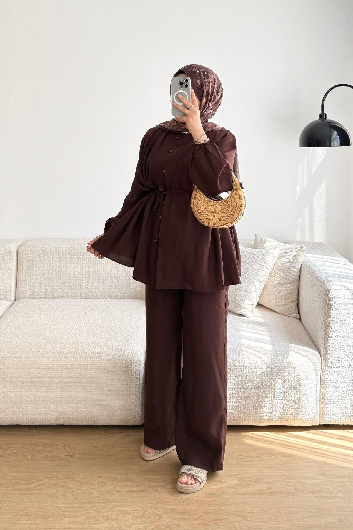 KAHVE TOP DÜĞME PİLİSELİ PANT TAKIM