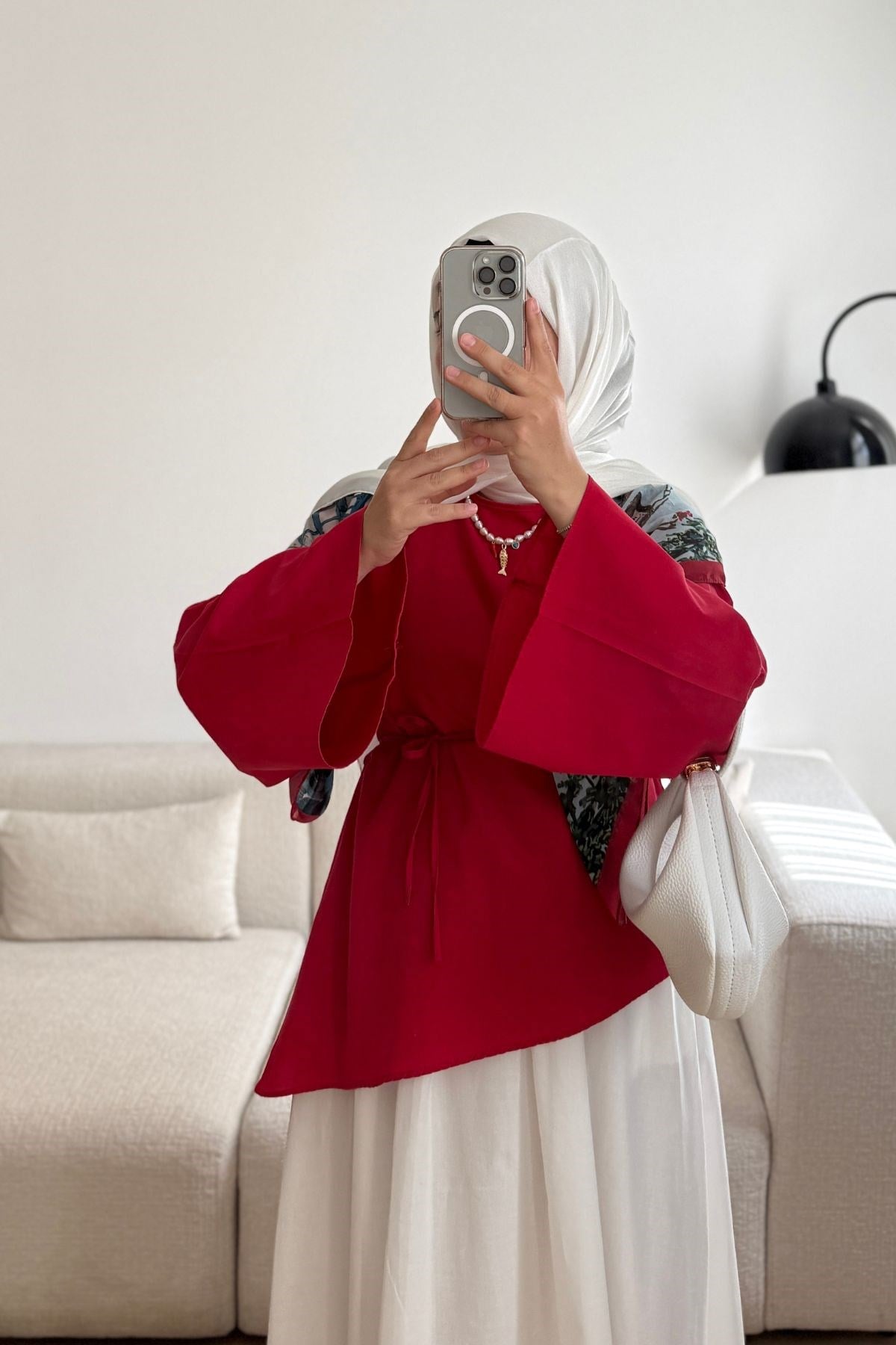 KIRMIZI ETEĞİ ÇAPRAZ KESİM GÖMLEK 