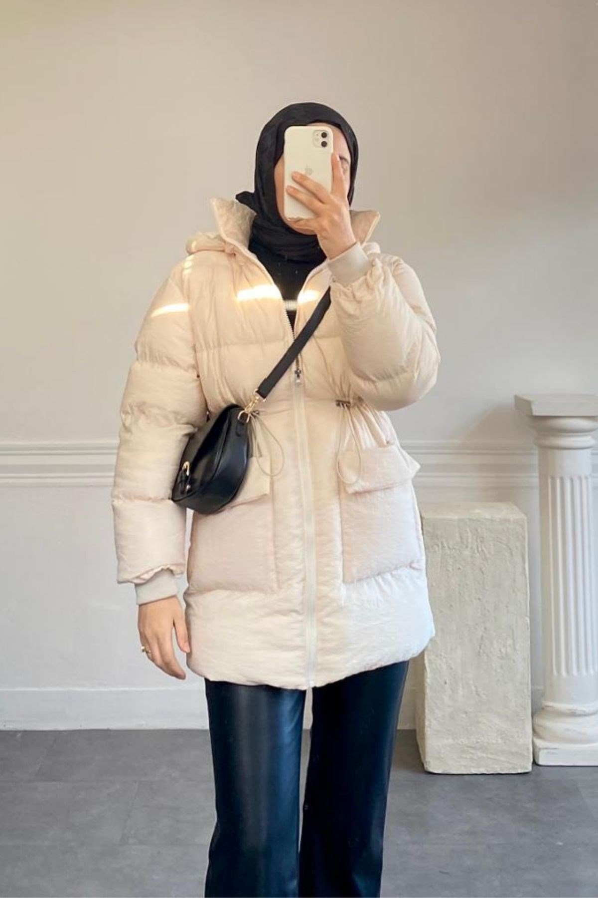 KREM BÜZGÜ DETAYLI KAPİTONE MONT