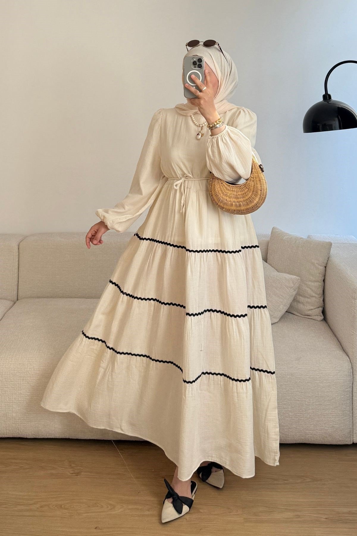 KREM ETEĞİ BİYELİ ELBİSE